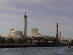 Grande mosquée côté  Bur Dubai de la crique